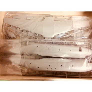 modellino in plastica REVELL AIRBUS A400M GRIZZLY  scala 1: 72 nuovo in scatola danneggiata ed aperta