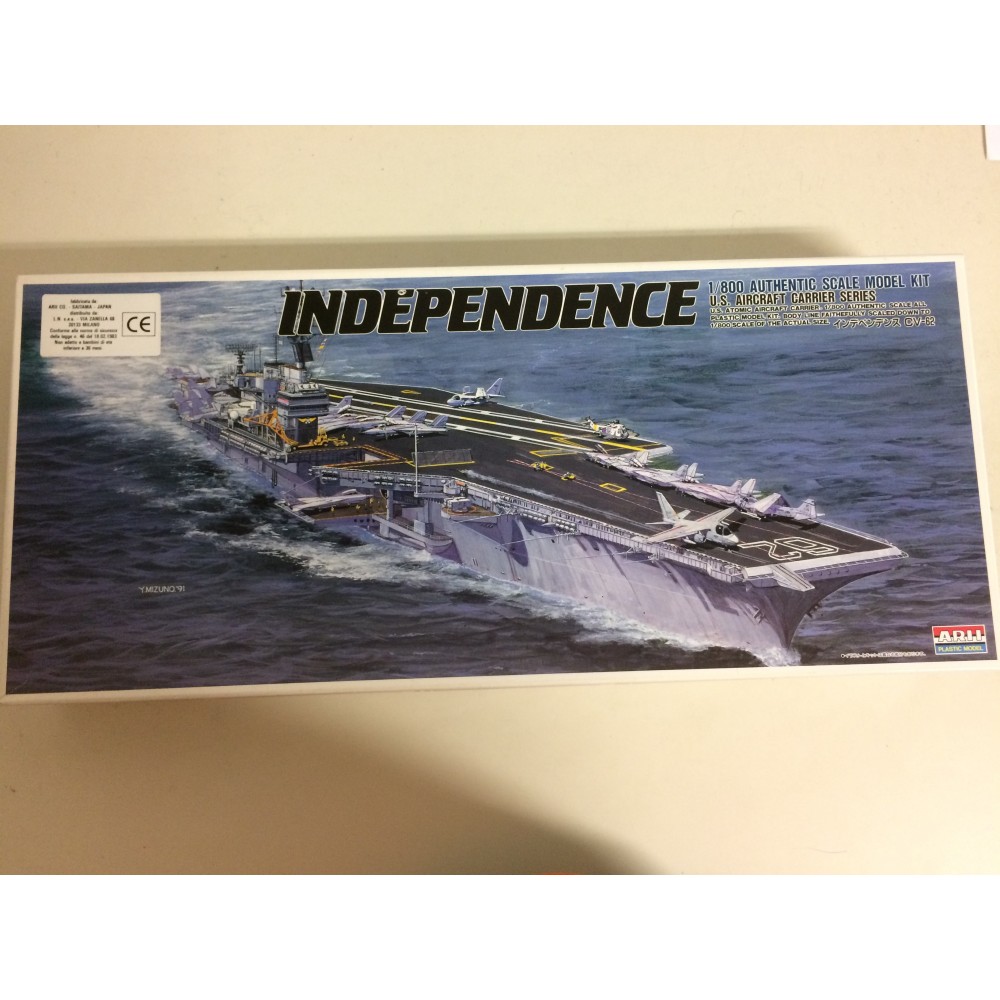 plastic model kit scale 1 : 800 ARII A140-1800 USS NUCLEAR POWERED AIRCRAFT CARRIER INDEPENDENCE  new in open and damaged box