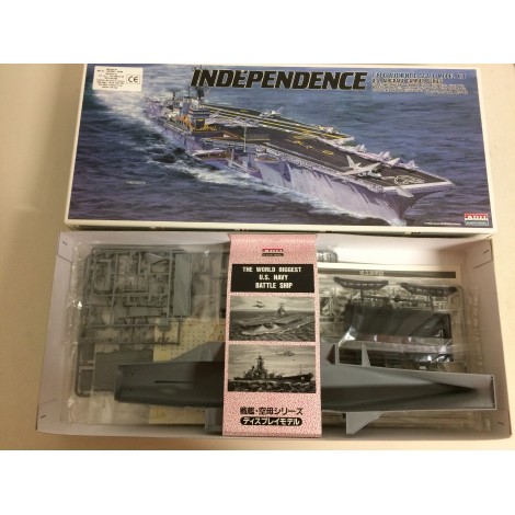 modellino in plastica ARII A140-1800 USS NUCLEAR POWERED AIRCRAFT CARRIER INDEPENDENCE  scala 1: 800 nuovo in scatola aperta