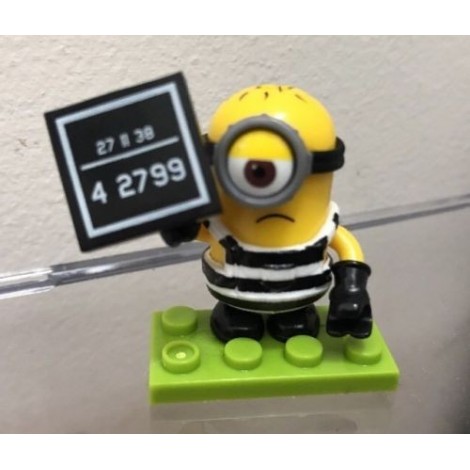 MEGA CONSTRUX FIGURE DESPECABLE ME - MINIONS SERIE 10 PRISONER MINION WITH MUG SHOT SIGN