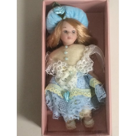 DOLL'S HOUSE COLLECTION 06 BAMBOLA CON VESTITO AZZURRO