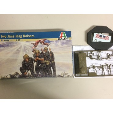 plastic figures scale 1 : 72 ITALERI 6098 IWO JIMA FLAG RAISERS   new in open box