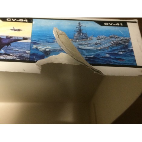 plastic model kit scale 1 : 800 ARII A123-1200 USS AIRCRAFT CARRIER NEW ENTERPRISE new in open and damaged box