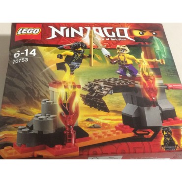 LEGO NINJAGO 70753 scatola danneggiata  CASCATE DI LAVA