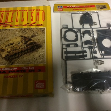 plastic model kit scale 1 : 35 ITALERI N° 254 SPECIAL FORCES STINGER HUMMER new in open and damaged box