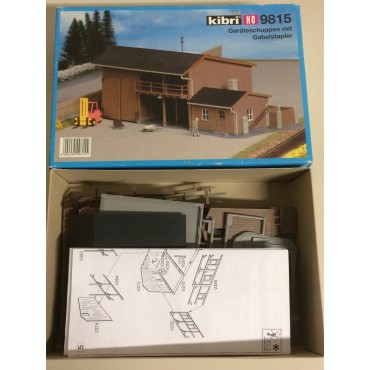 plastic model kit scale H0 KIBRI 9815 TOOL SHED AND FORK LIFT  new in open and damaged box