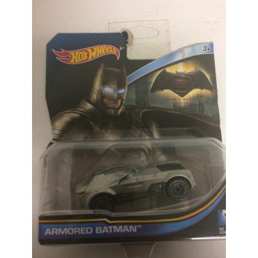 HOT WHEELS - DC COMICS SUPERHERO CHARACTER CAR confezione danneggiata ARMORED BATMAN single vehicle package DJM19 07NT